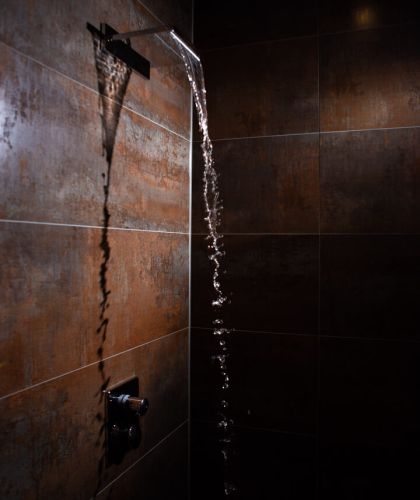 Fliesenarbeiten Saunalandschaft Schwalldusche